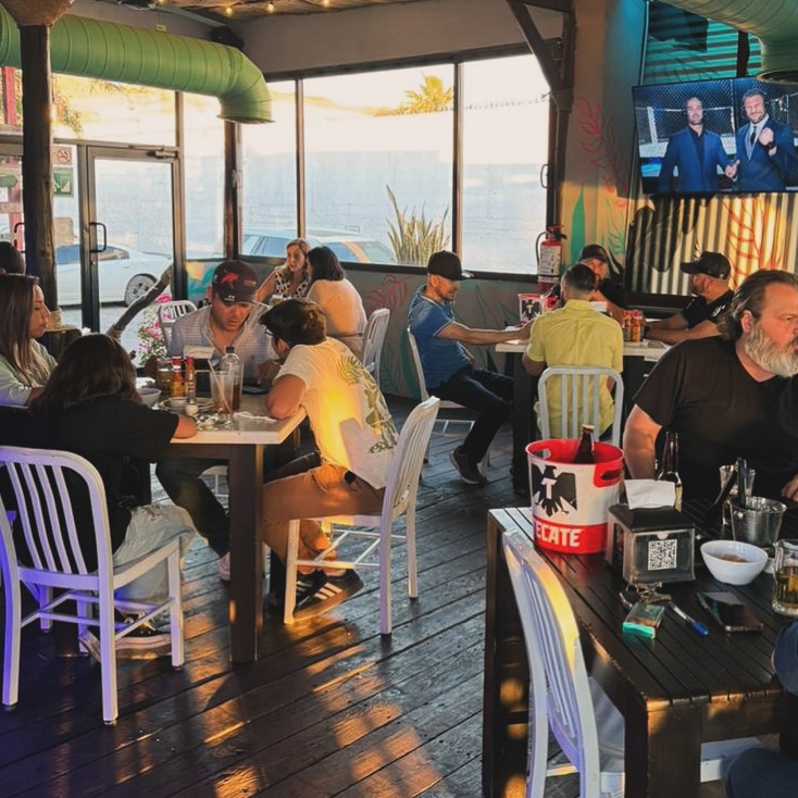 Ambiente marisquería Capitán Cahuama